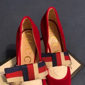 Gucci Striped bow-embellished velvet pumps
